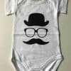Baby Rompertje bolhoedje met bril en snor